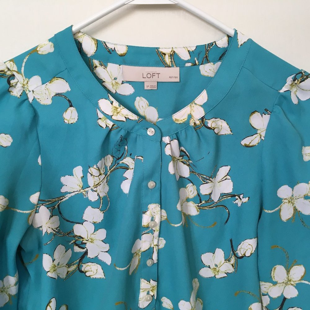 sky blue 3/4-length sleeve polyester LOFT blouse (